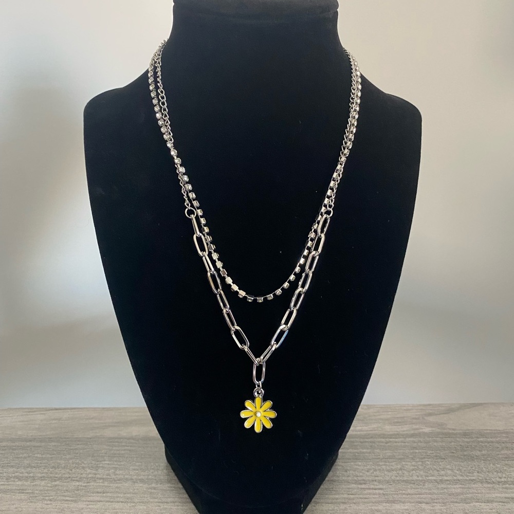 Yellow Daisy Flower Necklace - Picture 3 of 3